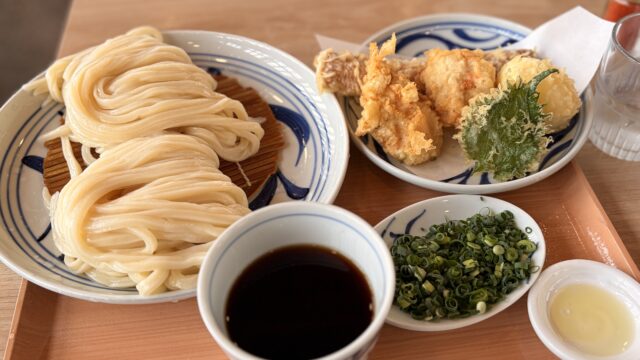 平日ランチに行列ができる店——越谷「もり豊」の手打ちうどんが美味しかった