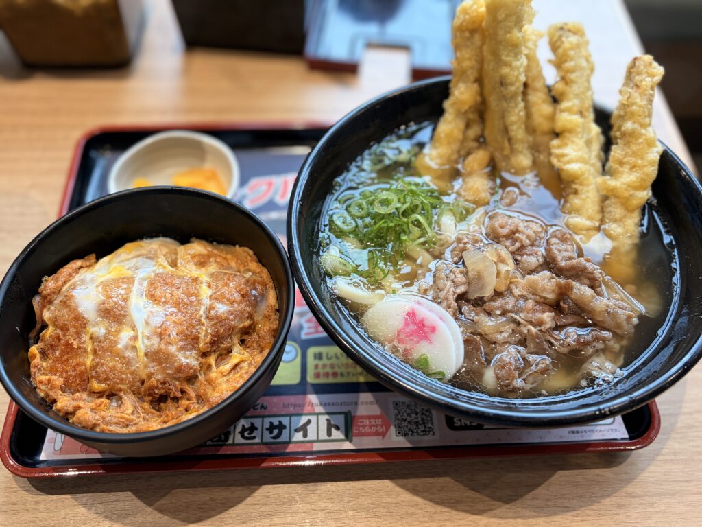 肉ごぼ天うどん大盛りとミニカツとじ丼