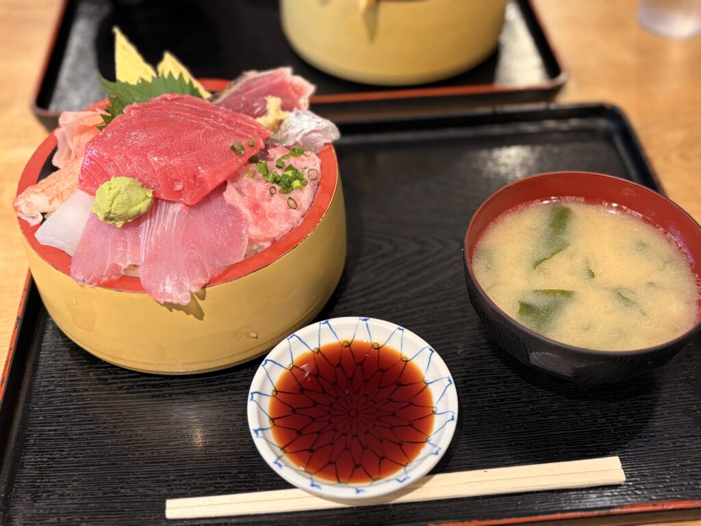 食事処さか本のさか本丼(¥2,000・本マグロ上赤身)