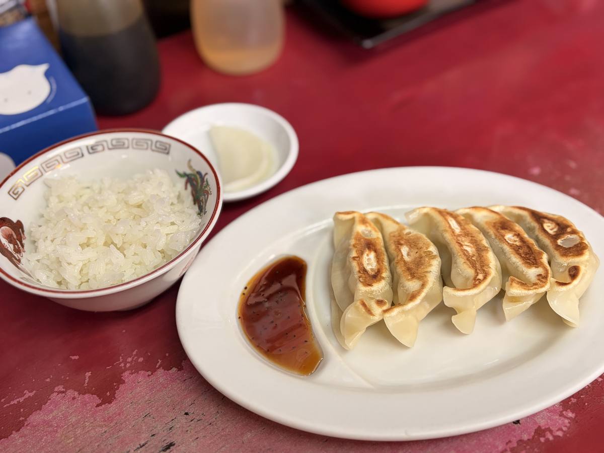 珍達そば団子坂店の黒豚餃子（5個）と半ライス
