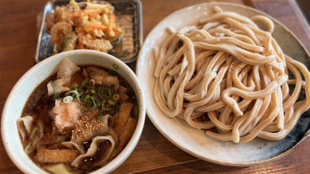 武蔵野うどん澤村は休日何分待ち？駐車場の「待機列システム」と子連れで行けるかを実録【戸田市】