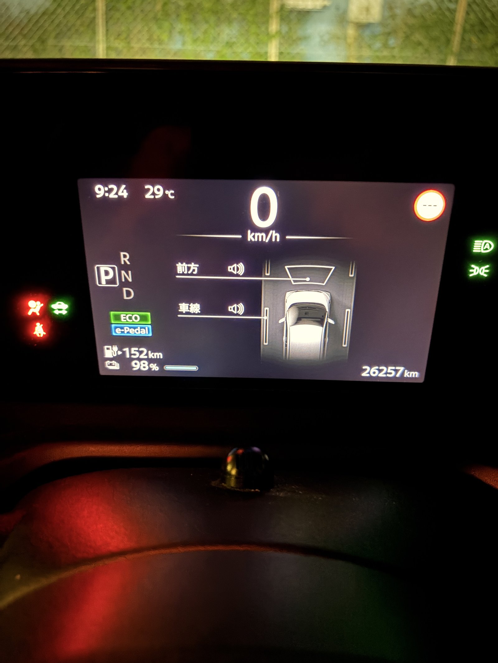日産サクラのメーター表示。8月8日21時24分、64時間駐車後のREADY直後でバッテリー残量98%・オドメーター26257km