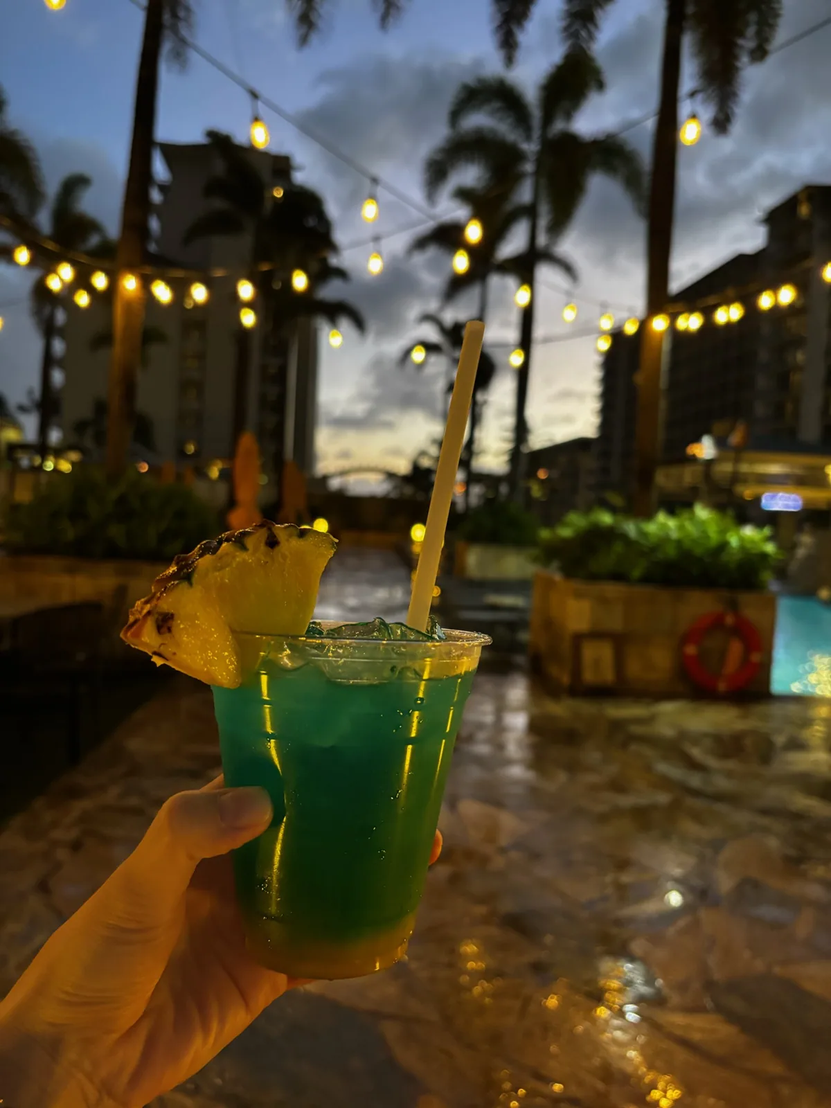 夕方のレセプションで出た青いカクテル